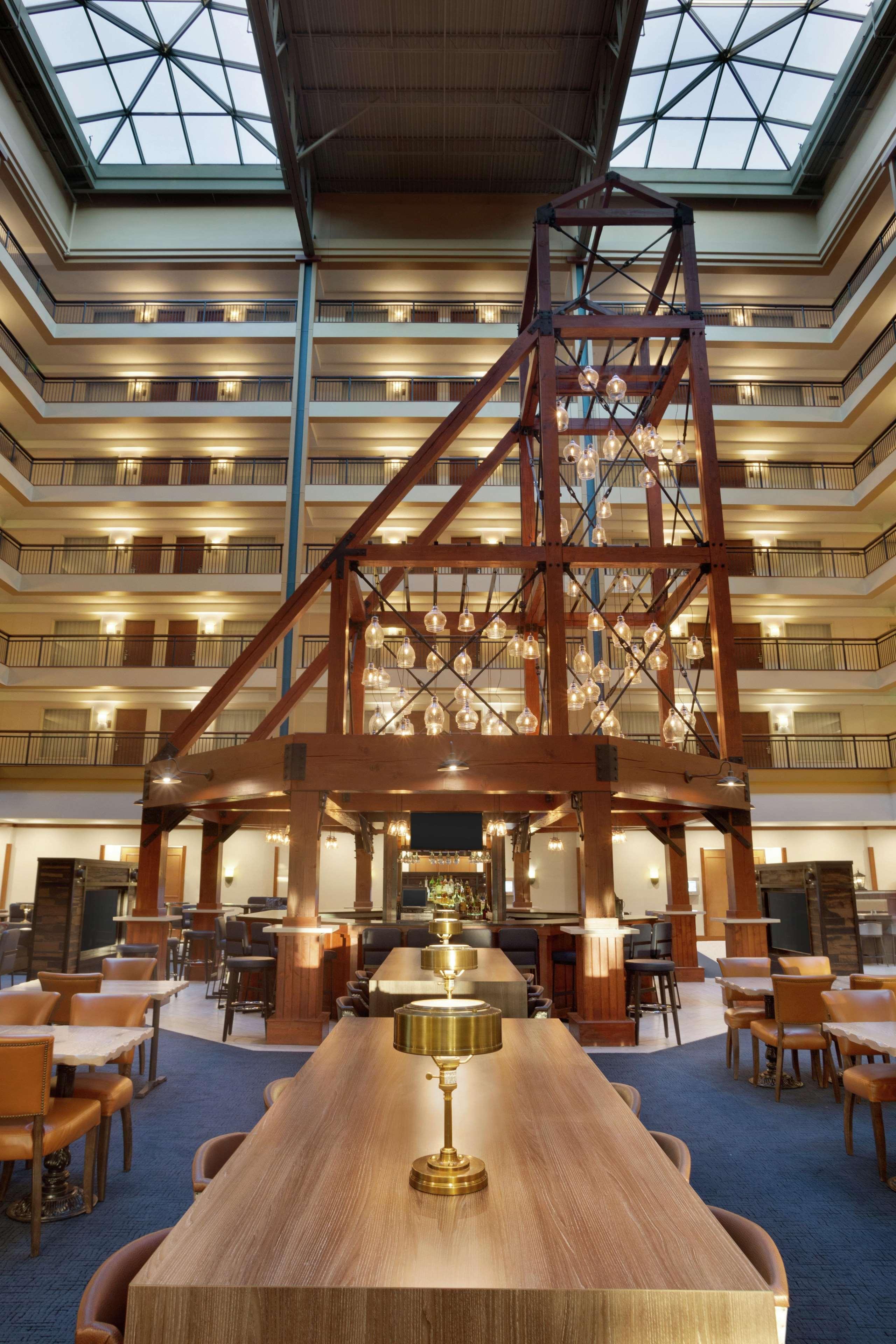 Hotel Embassy By Hilton International Airport 4*