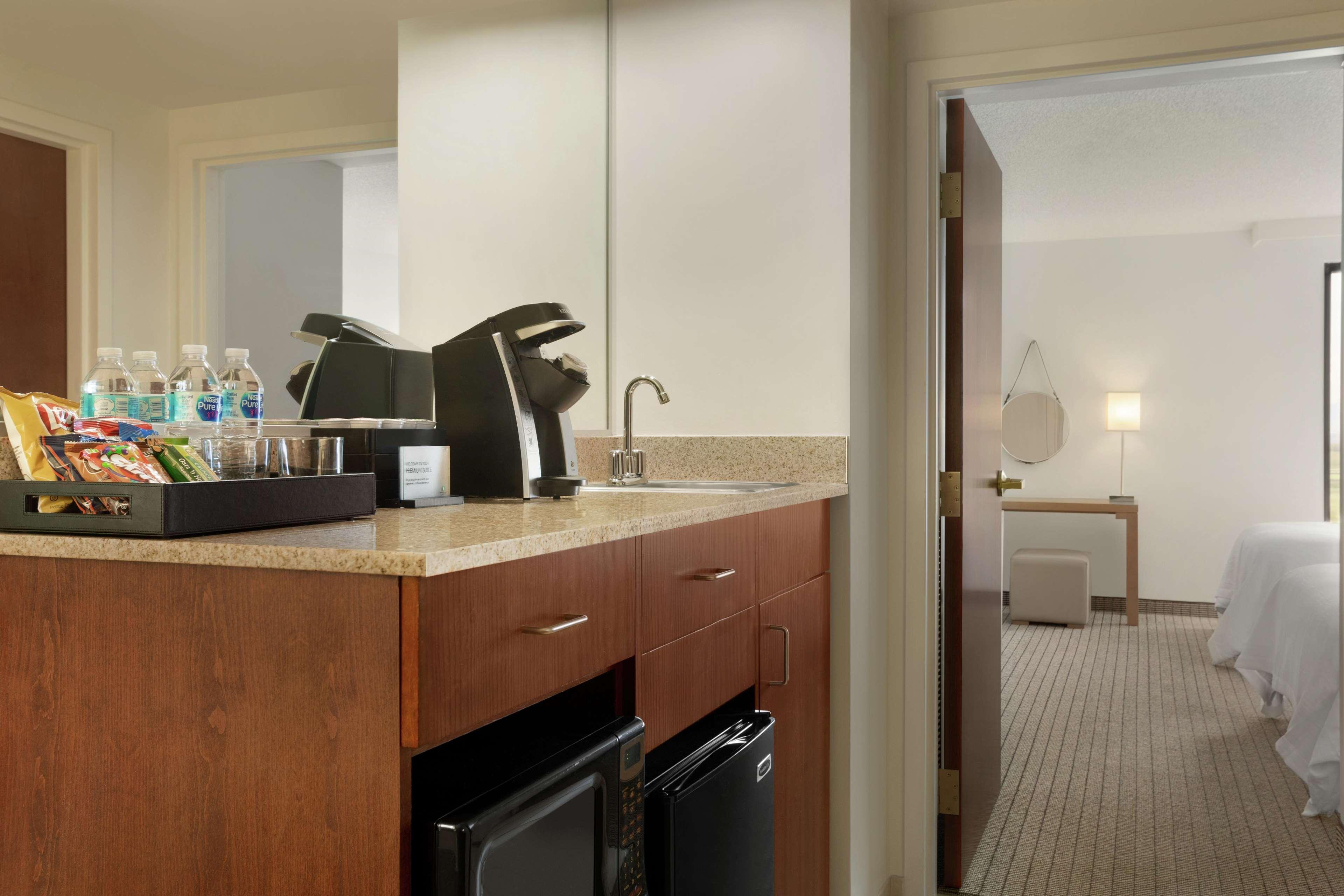 Hotel Embassy By Hilton International Airport DEN