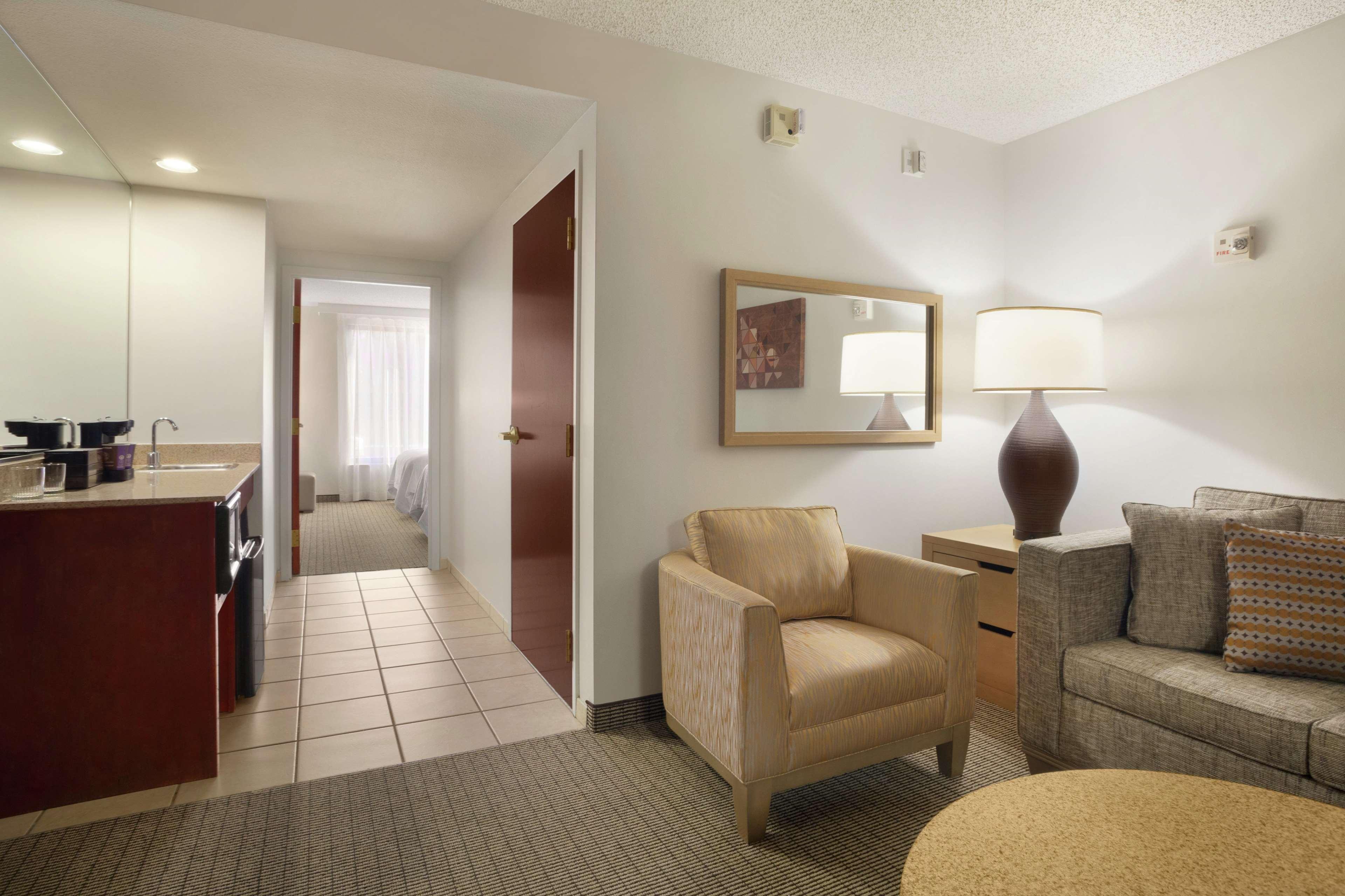 Embassy By Hilton International Airport Hotel DEN