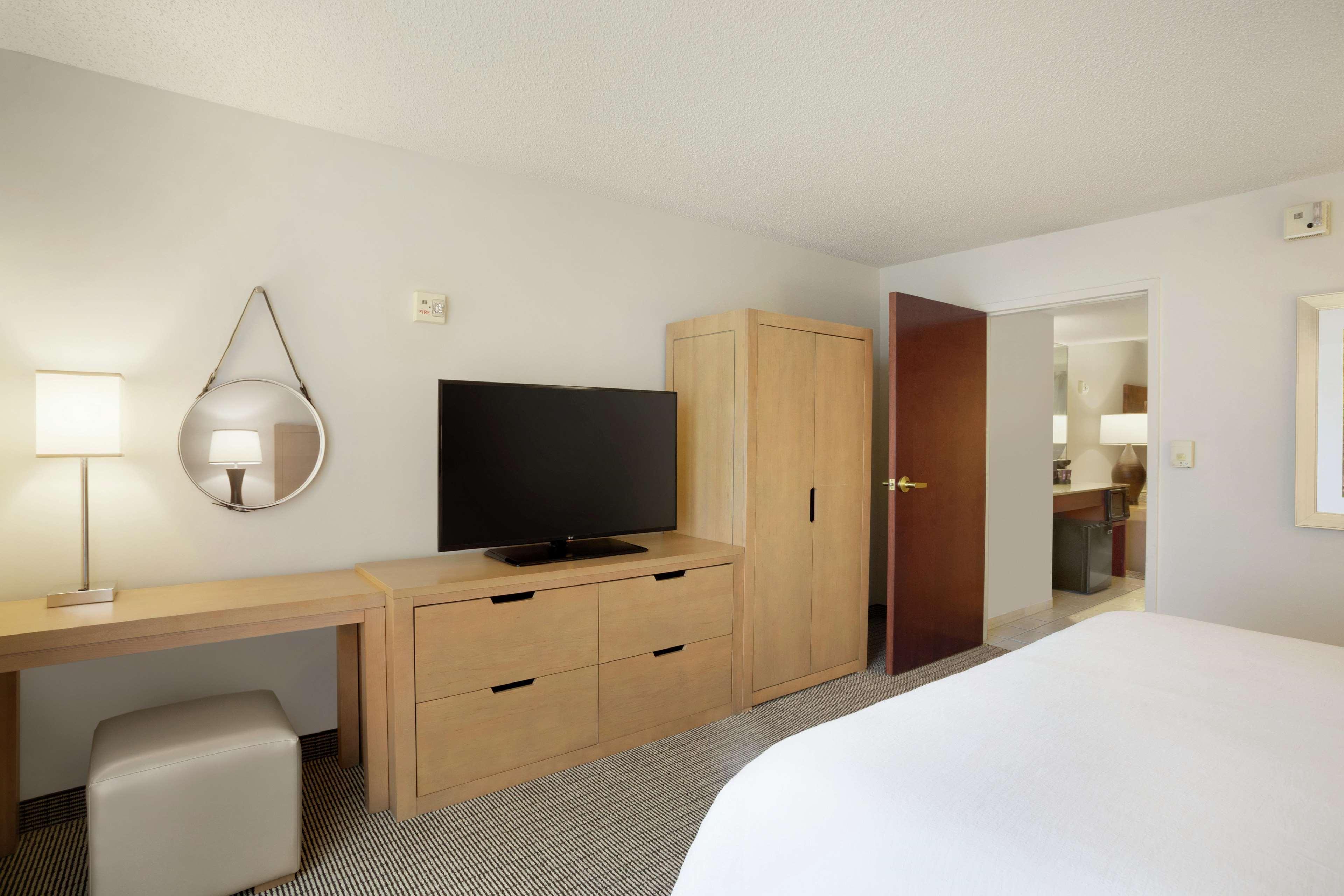 Embassy By Hilton International Airport DEN