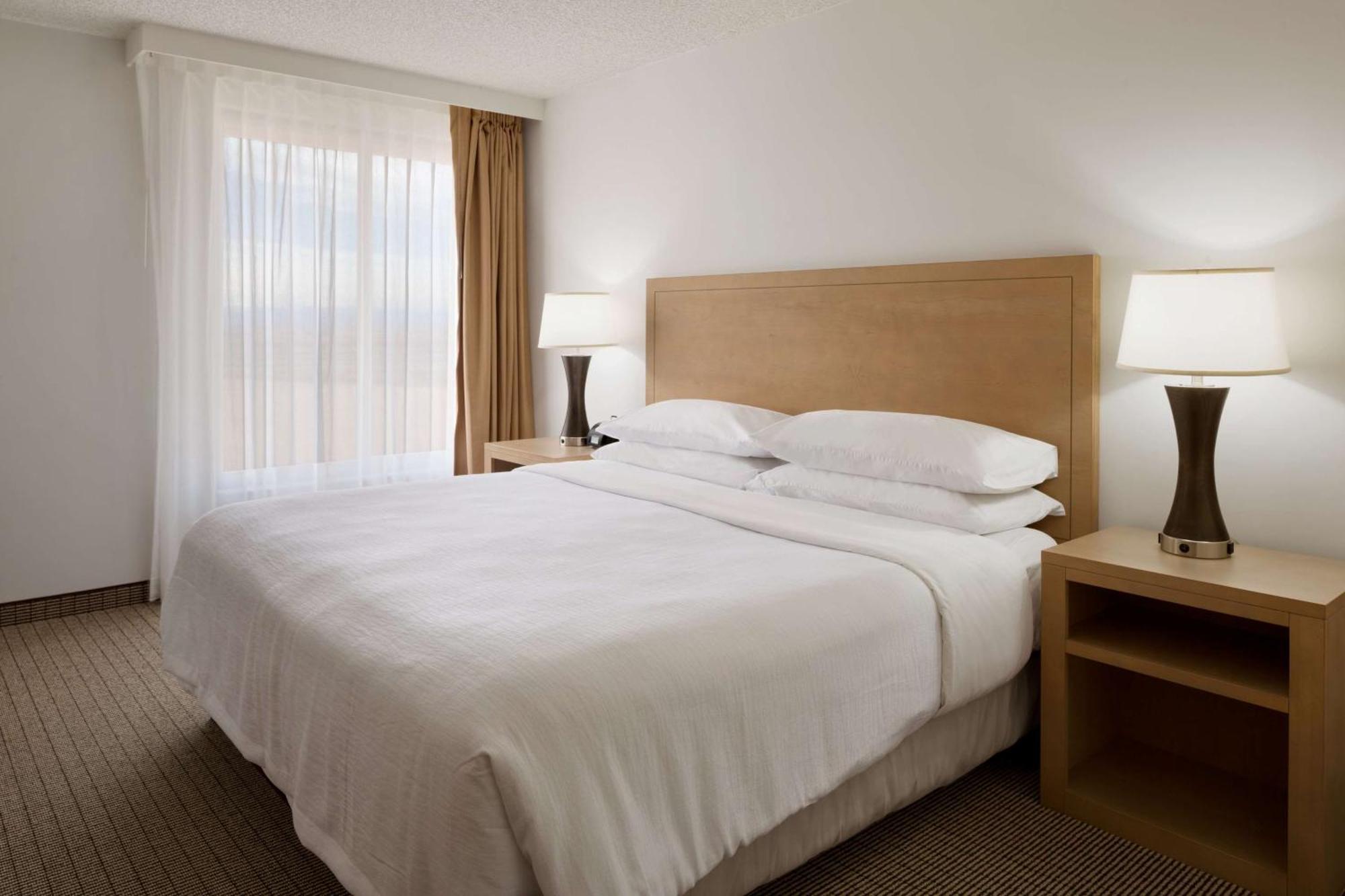 Embassy By Hilton International Airport Hotel DEN